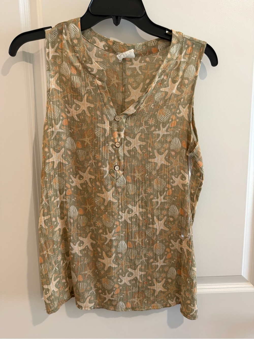 Sleeveless V-Neck Sea Life Print Camisole in Sage
